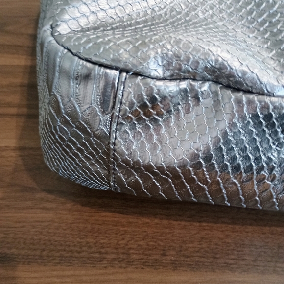 The Limited Metallic Silver Shoulder Bag - Picture 6 of 9